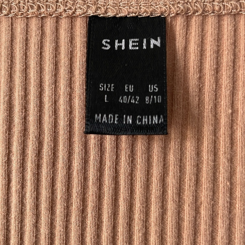 Split Hem Rib-Knit Crop Top - Picture 4 of 4
